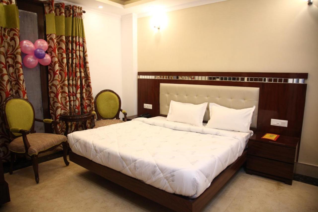 Hotel Dev Residency Vrindāvan Buitenkant foto