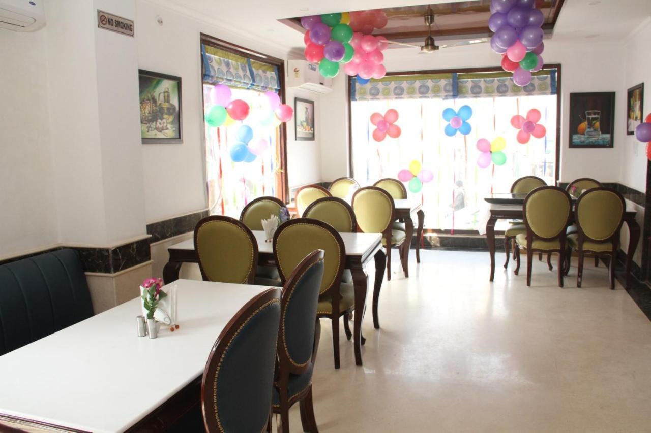 Hotel Dev Residency Vrindāvan Buitenkant foto