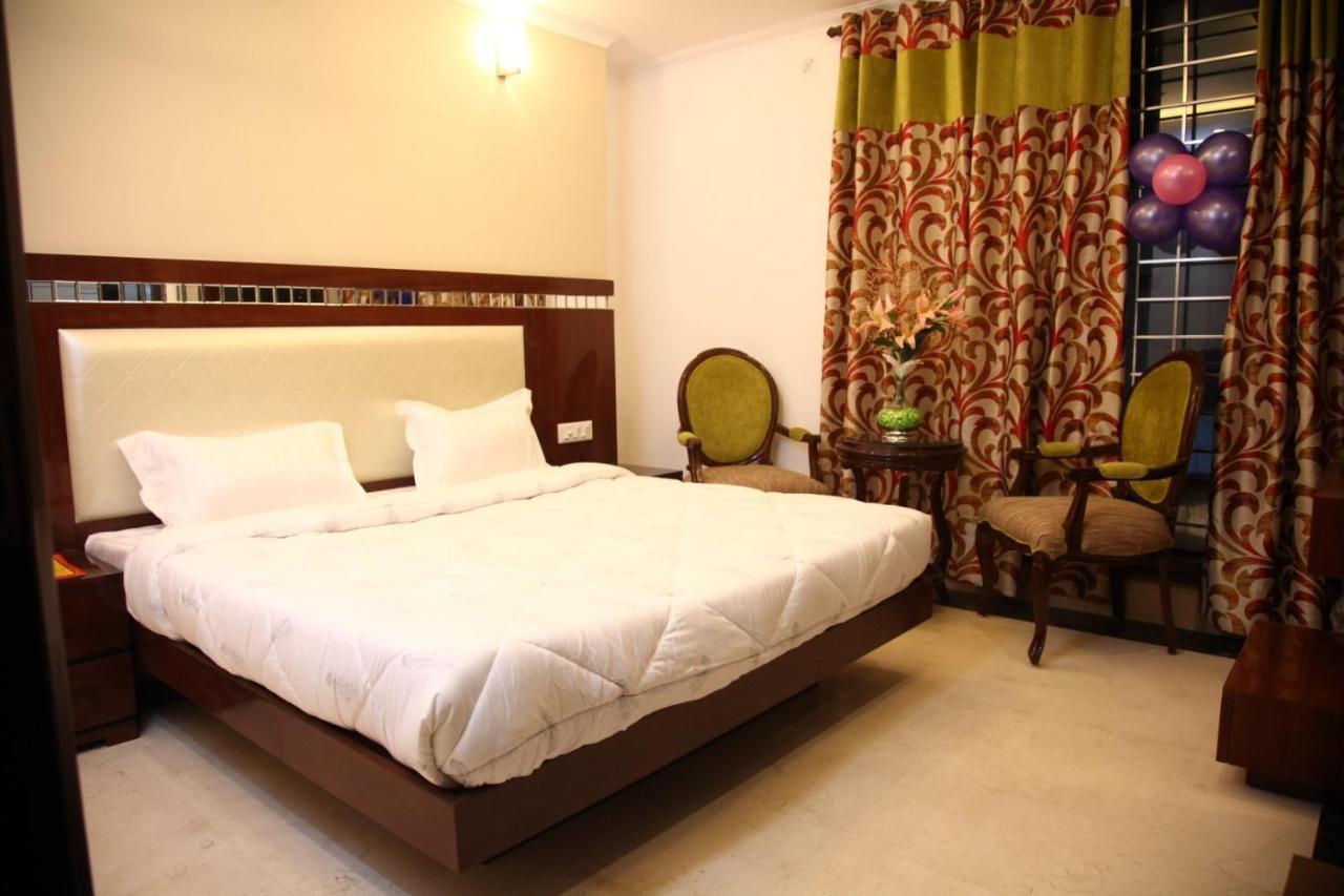 Hotel Dev Residency Vrindāvan Buitenkant foto