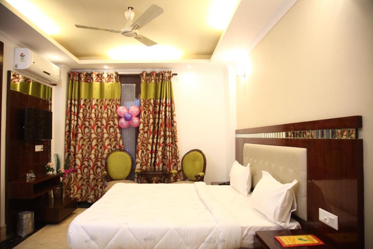 Hotel Dev Residency Vrindāvan Buitenkant foto