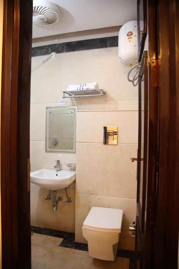 Hotel Dev Residency Vrindāvan Buitenkant foto